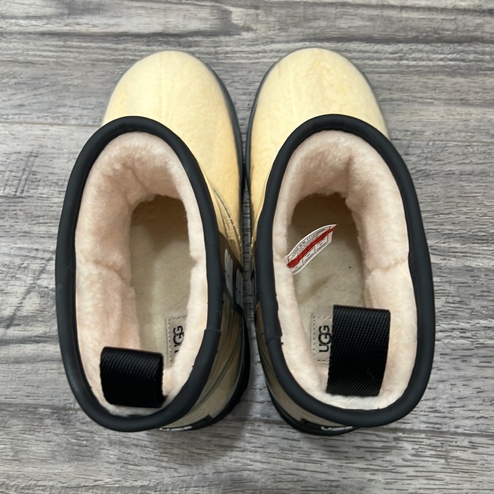 New UGG Kid’s Classic Clear Mini II Boots - Picture 5 of 11